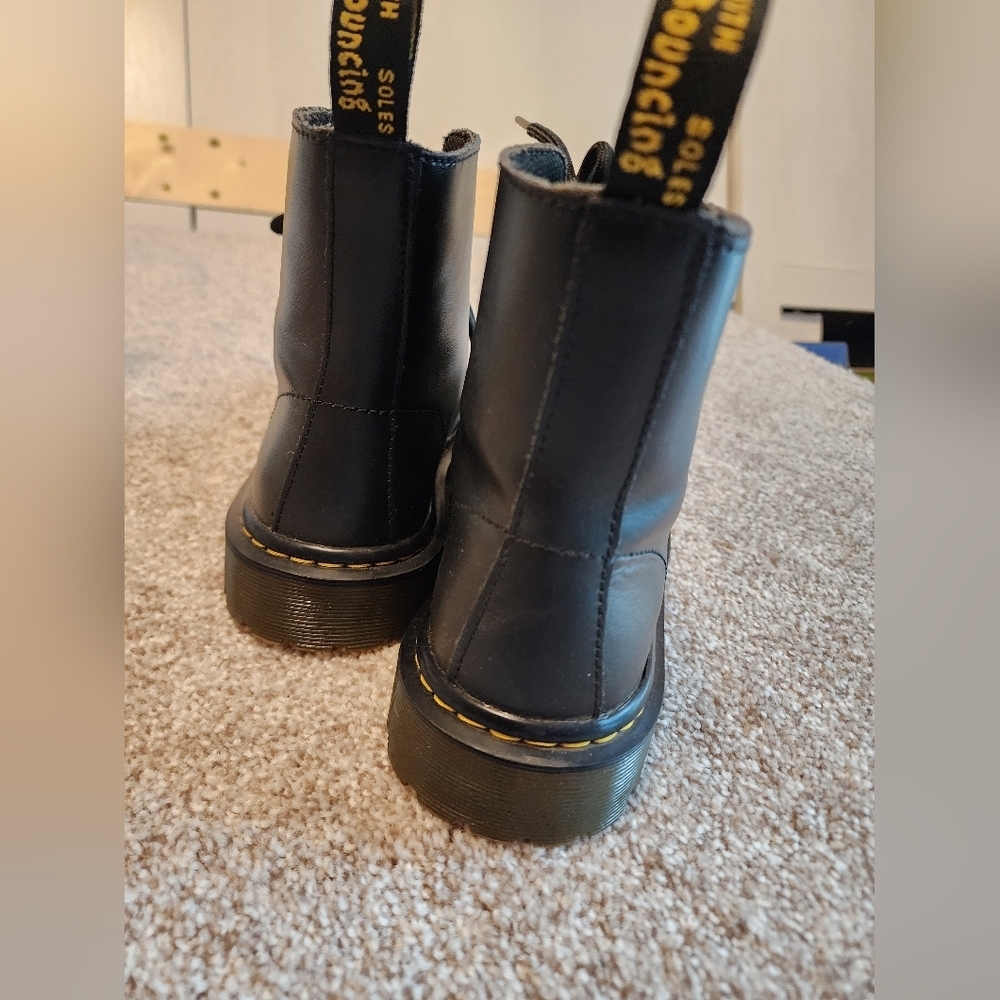 Preowned Dr Martens size 6 black‎ boots - Picture 3 of 8